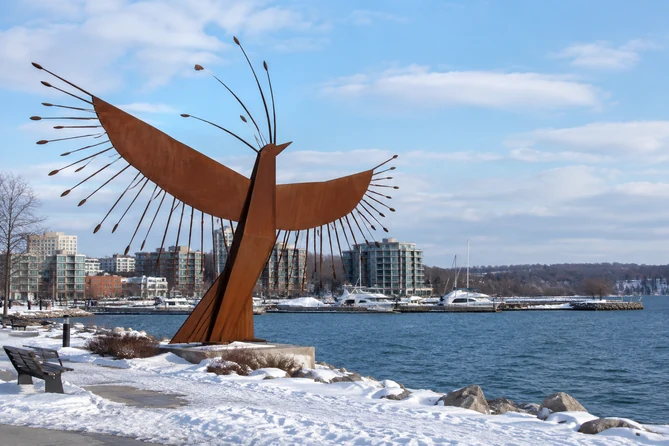 Le Spirit Catcher, sur le front d’eau de Barrie