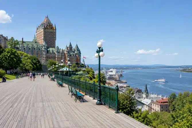 la terrasse Dufferin et le Château Frontenac, à Québec