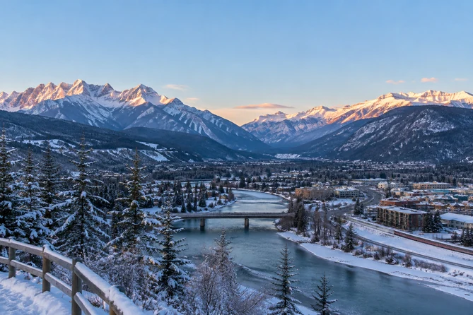 le panorama des Purcell et des Rocheuses depuis Golden