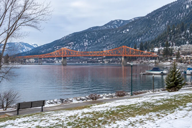 le Big Orange Bridge et Lakeside Park, à Nelson