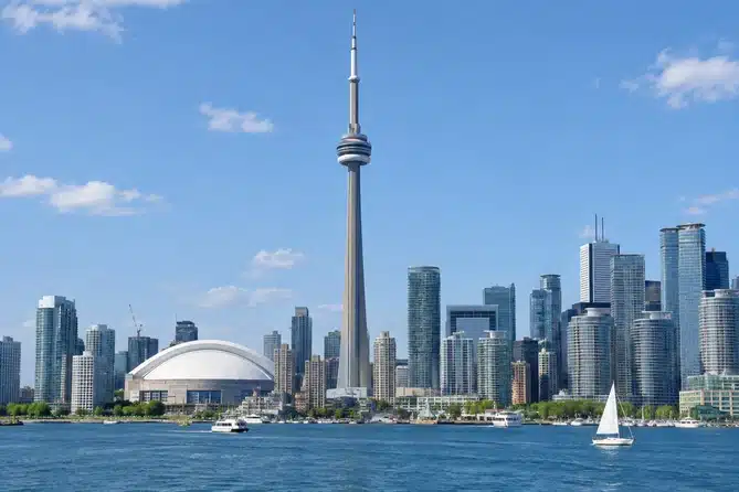 la CN Tower, à Toronto