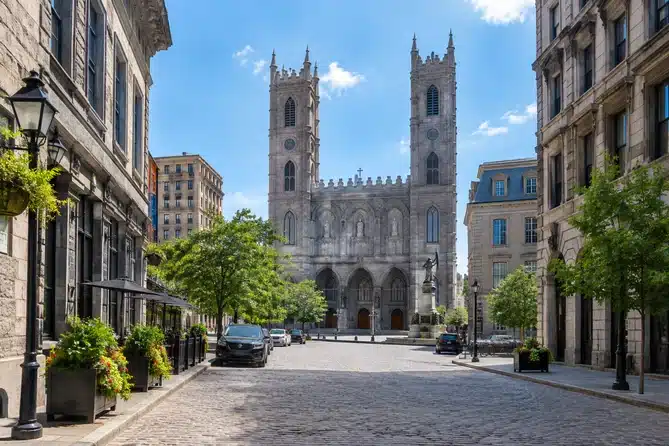 le Vieux-Montréal et la place d’Armes