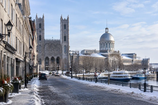 la rue Saint-Paul, dans le Vieux-Montréal